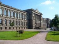 600px-Absolute_Palais_Universitaire_01.jpg